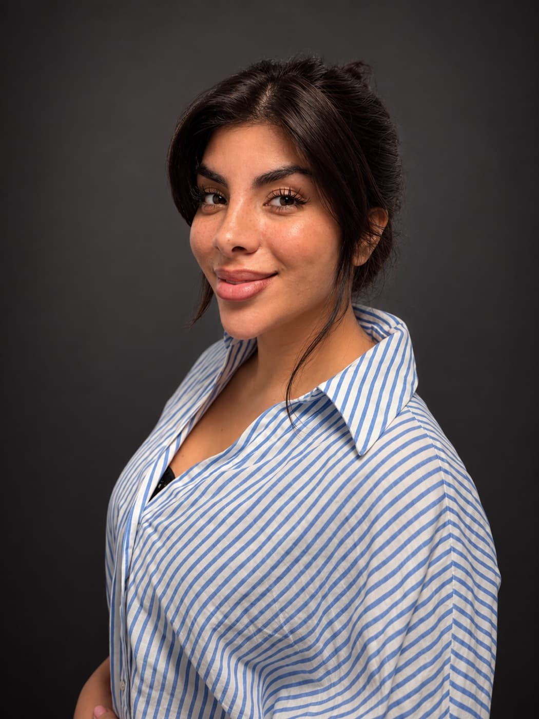 Porträt von Donya Kohzadpour, verantwortlich für internationale Beziehungen, HR und PR bei Nordwind Projektmanagement